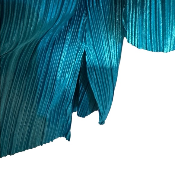 GORGEOUS TEAL/TURQUOISE BUTTON FRONT BLOUSE     PLUS: 26/28    #1 - Picture 5 of 9